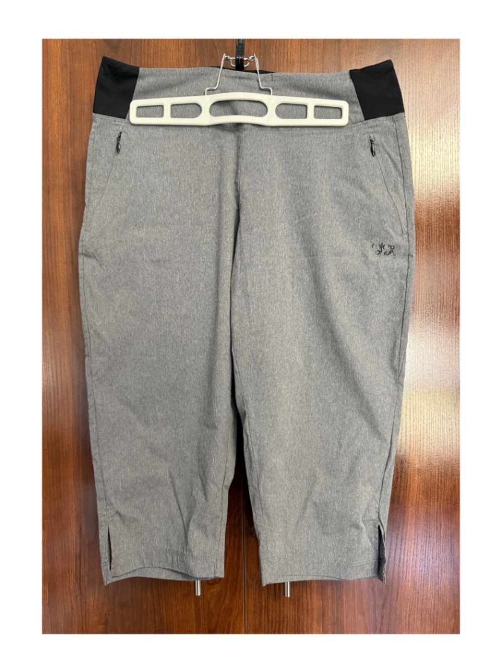 Chlorophylle Gray Capri Pants Women’s S Performance Hiking Athletic Stretch Crop